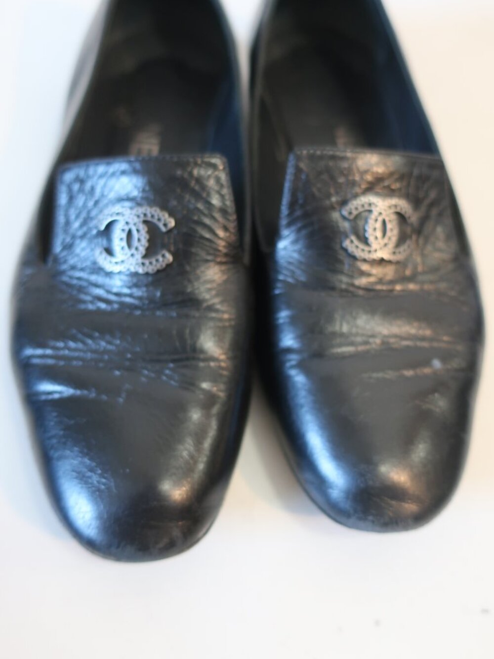 Authentic Womens Chanel Black Leather CC Flat Loafer Shoes 35.5 US/5 - Picture 8 of 16